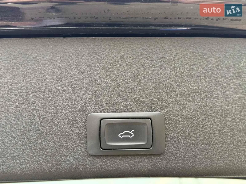 Audi e-tron 2019 VIN WAUZZZGE0KB017968 фото оголошення 11 з 52