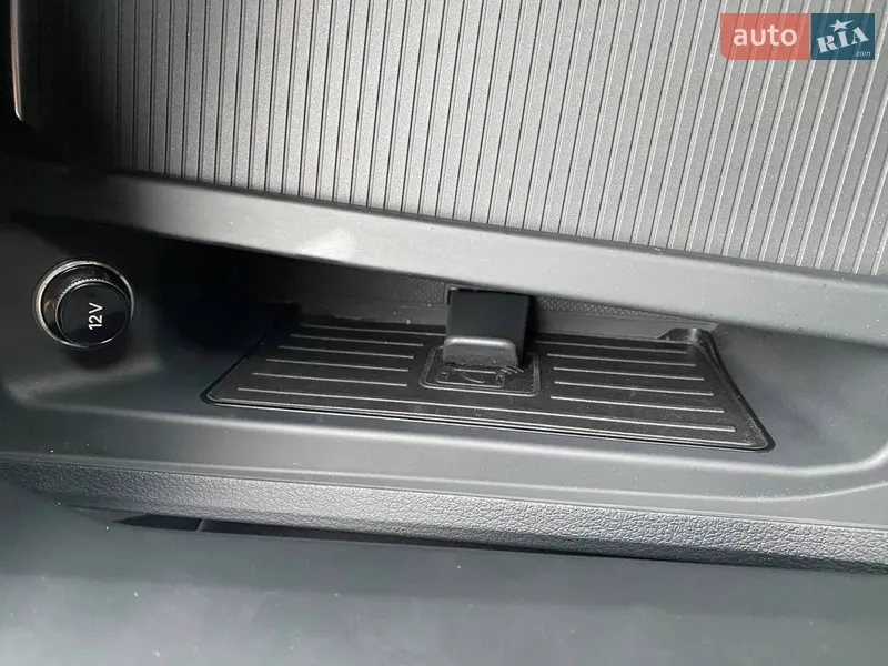 Audi e-tron 2018 VIN WAUZZZGE8KB003395 фото оголошення 17 з 59