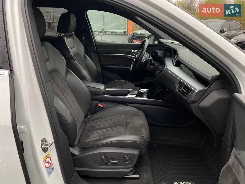 Audi e-tron 2018 VIN WAUZZZGE8KB003395 фото оголошення 25 з 59