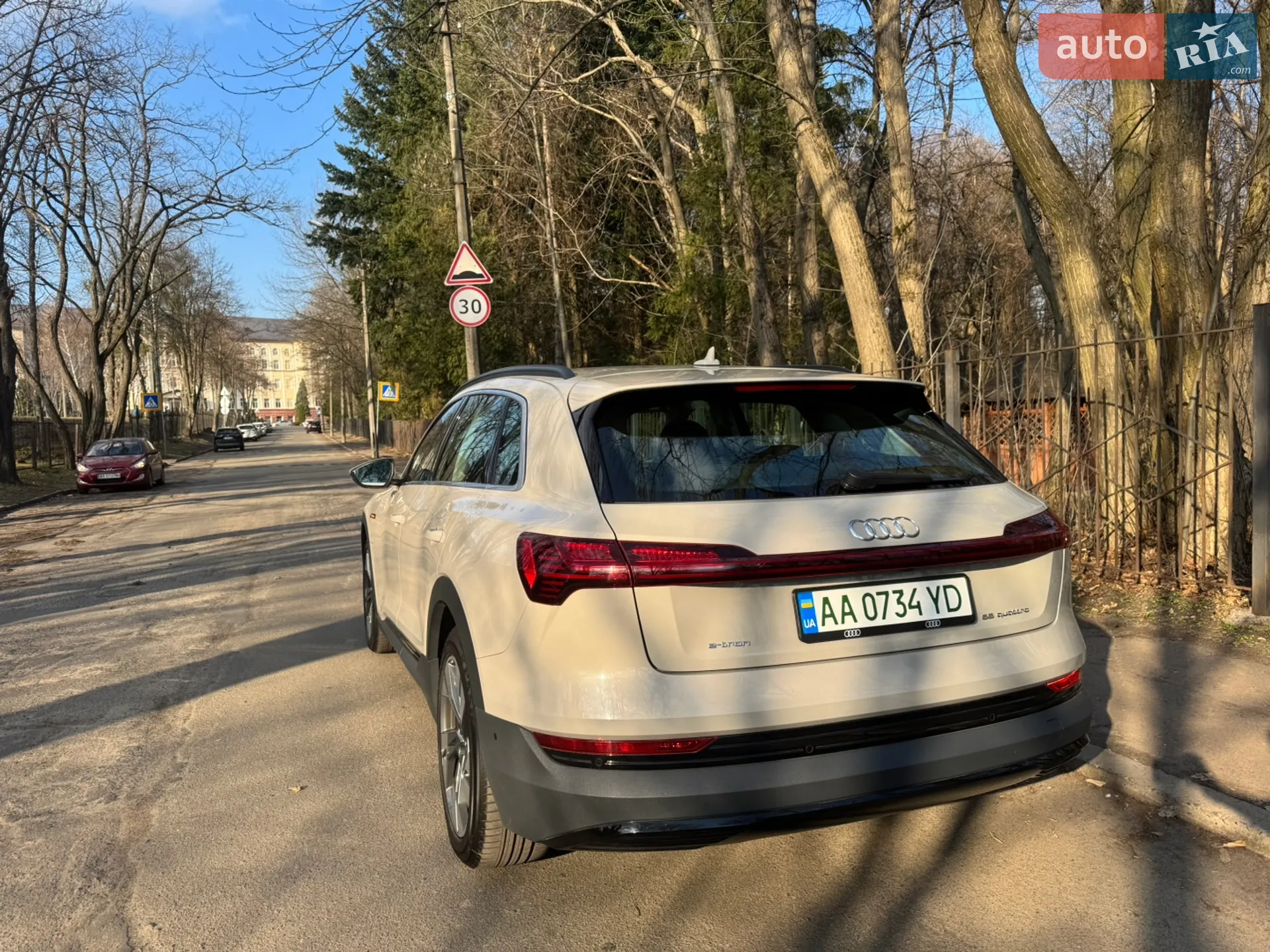 2019 Audi e-tron - мініатюра 8