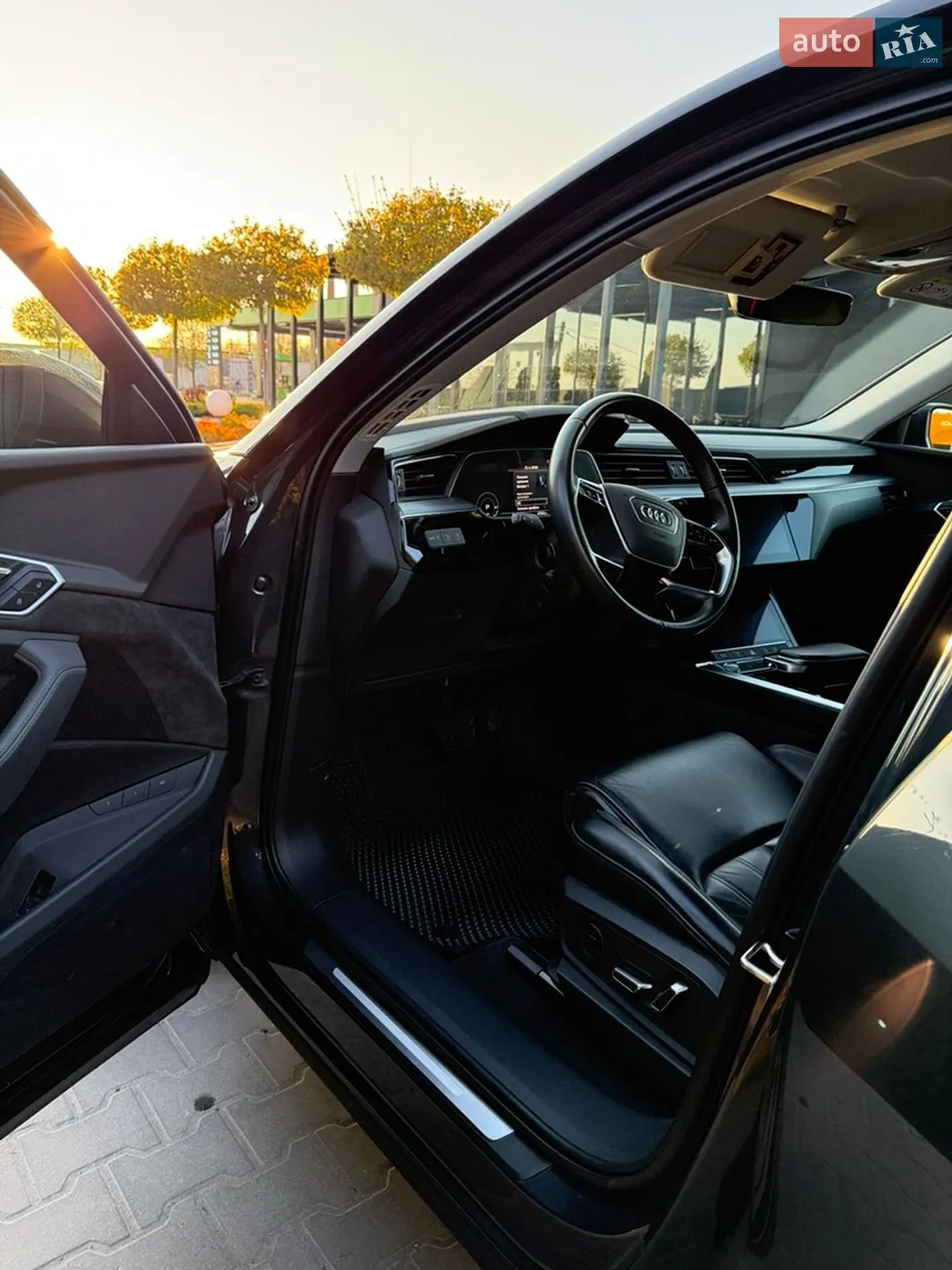 2019 Audi e-tron - мініатюра 28