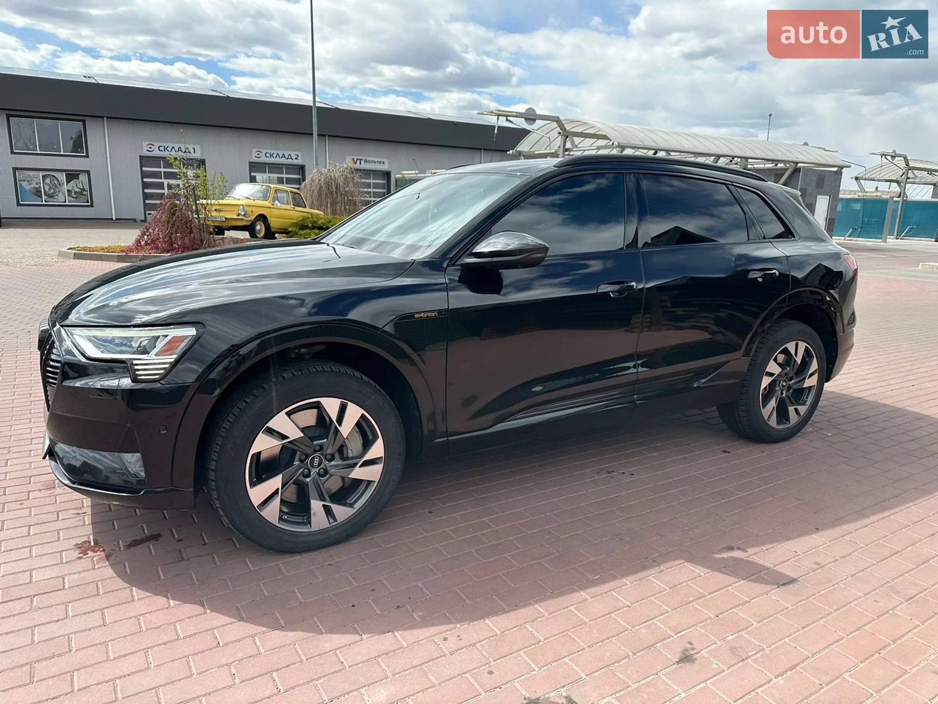 Audi e-tron 2022 VIN WA1AAAGE2NB028512 фото оголошення 2 з 39