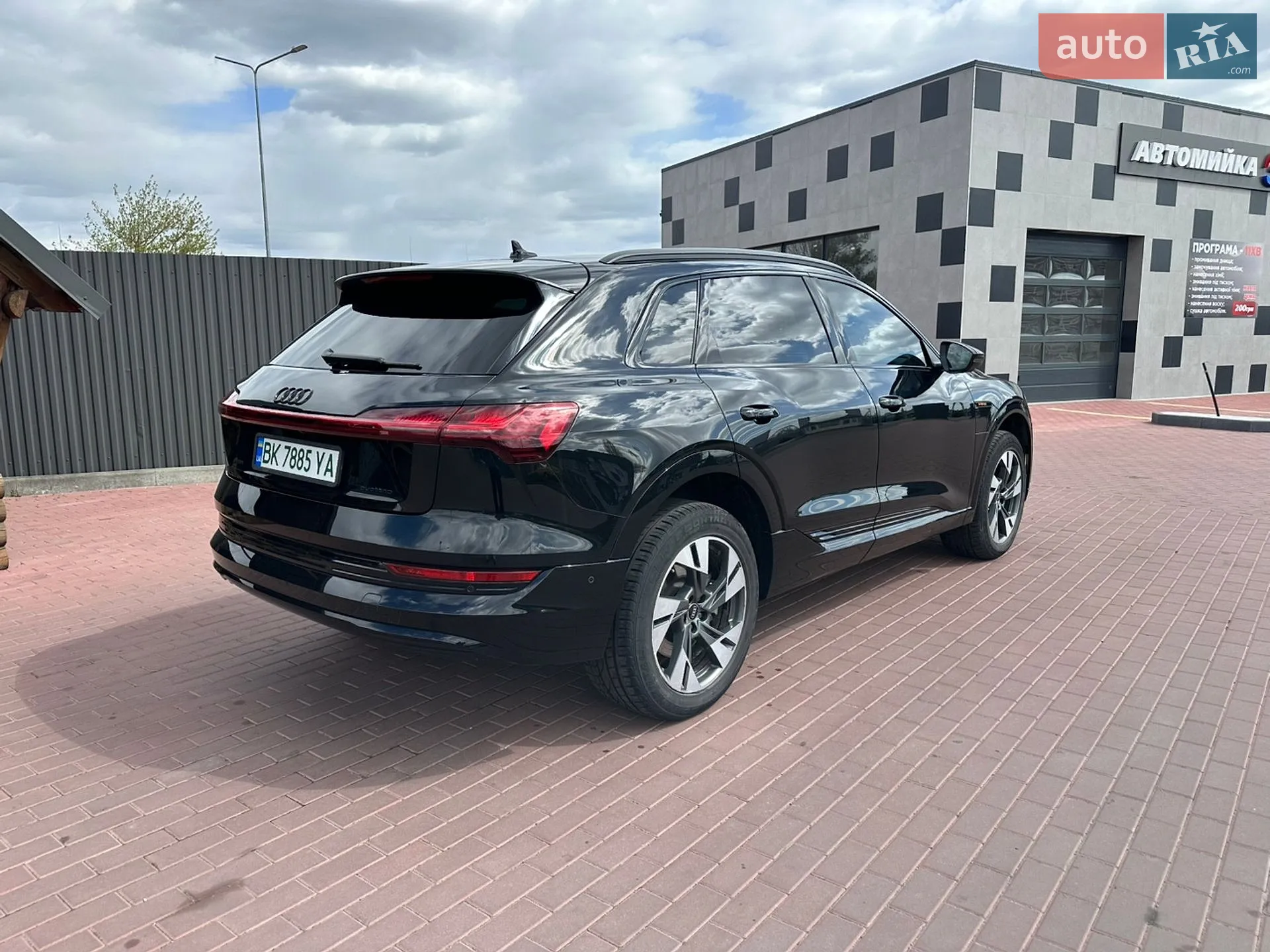 Audi e-tron 2022 VIN WA1AAAGE2NB028512 фото оголошення 4 з 39
