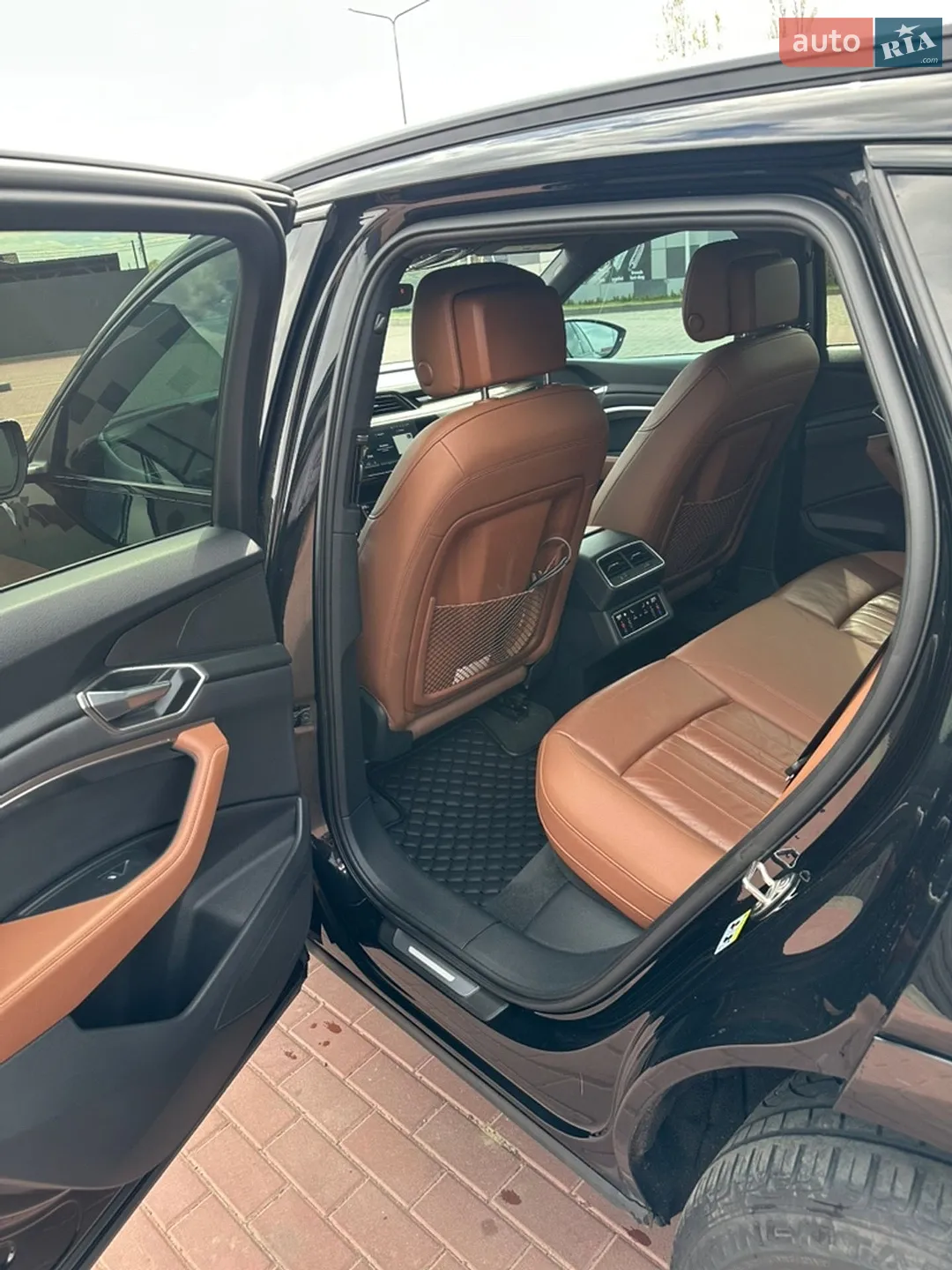 Audi e-tron 2022 VIN WA1AAAGE2NB028512 фото оголошення 7 з 39