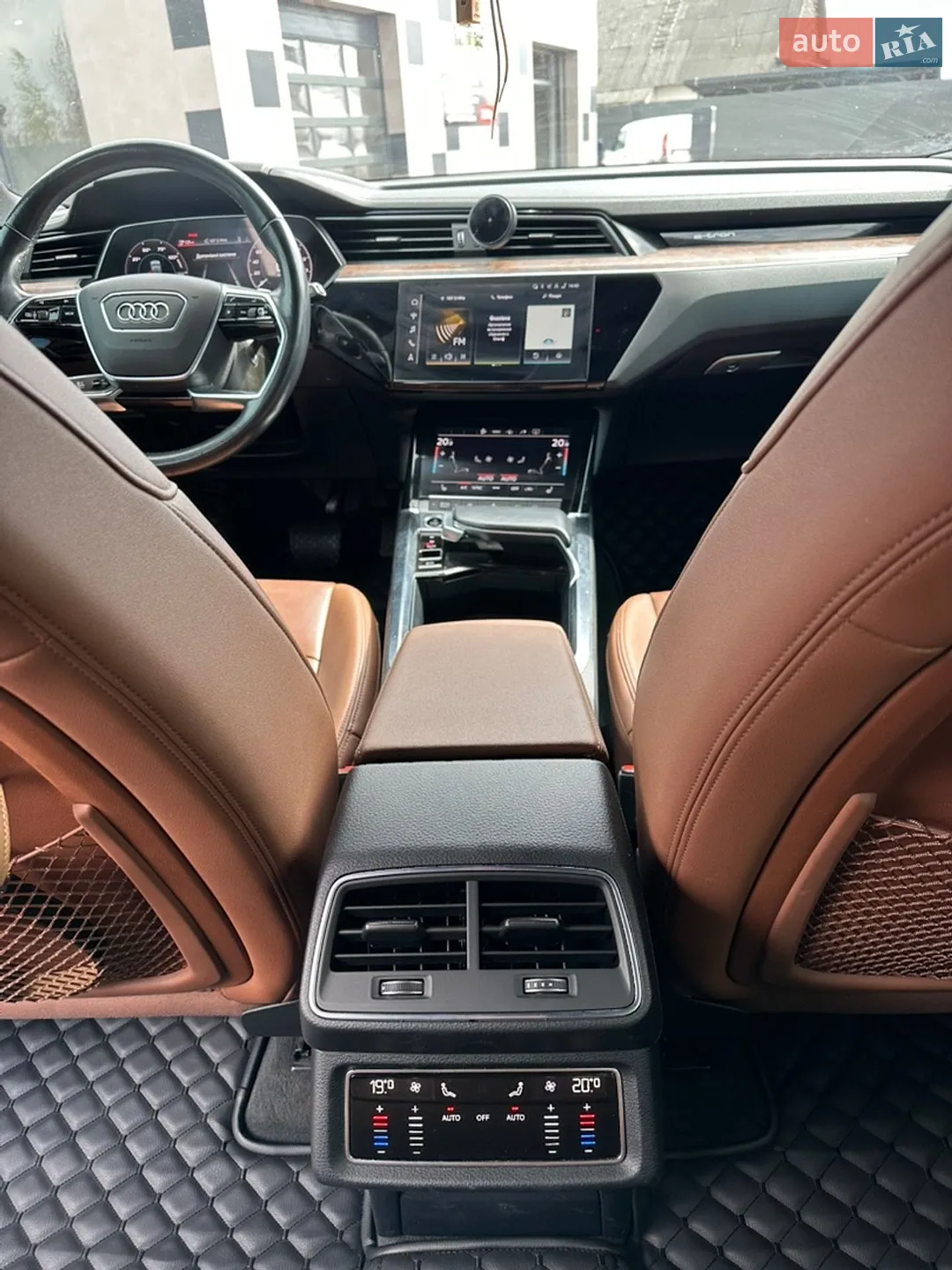 Audi e-tron 2022 VIN WA1AAAGE2NB028512 фото оголошення 11 з 39