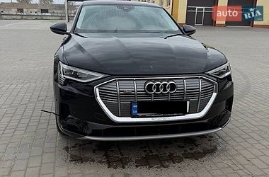 Внедорожник / Кроссовер Audi e-tron 2022 в Ильинцах
