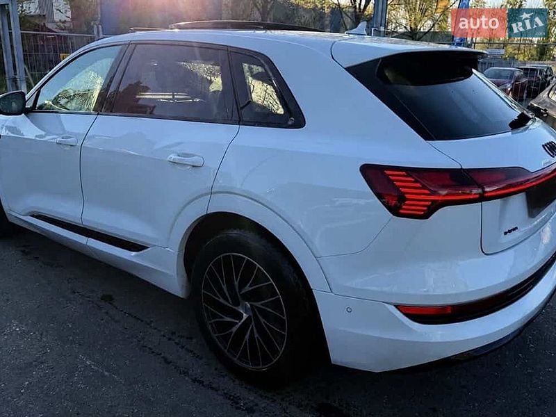 Внедорожник / Кроссовер Audi e-tron 2019 в Ровно