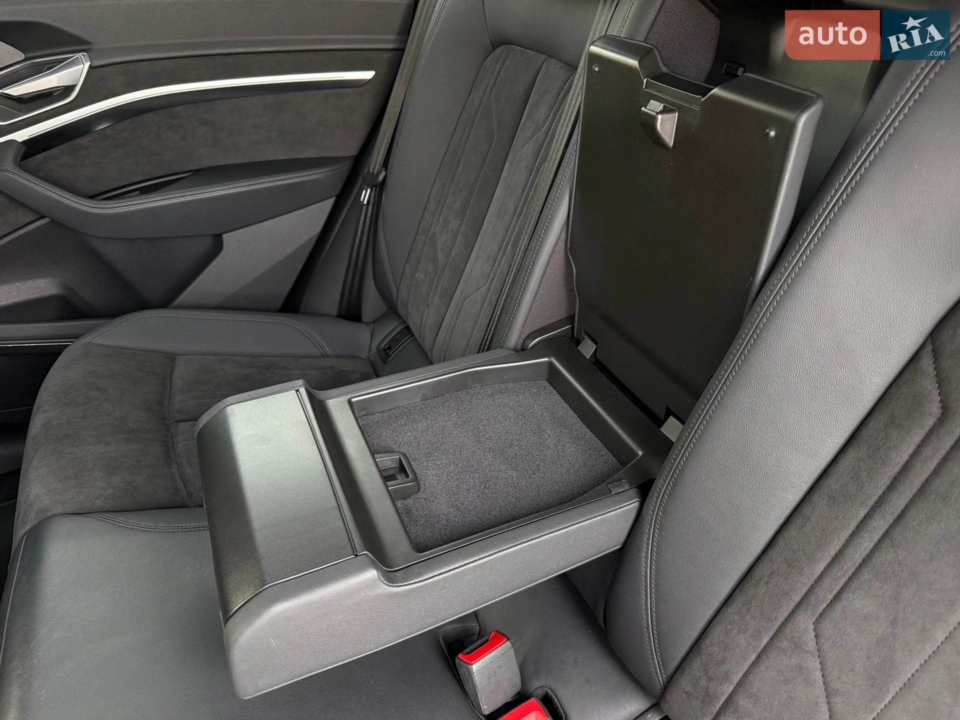 2020 Audi e-tron - мініатюра 108