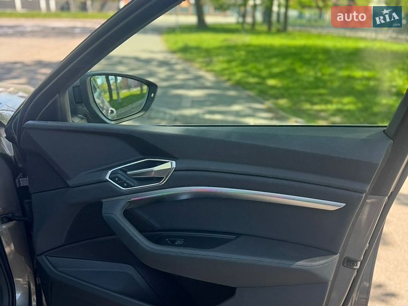 Позашляховик / Кросовер Audi e-tron 2020 в Вінниці