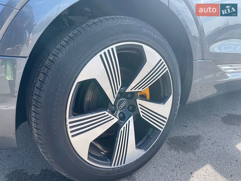 Внедорожник / Кроссовер Audi e-tron 2019 в Киеве