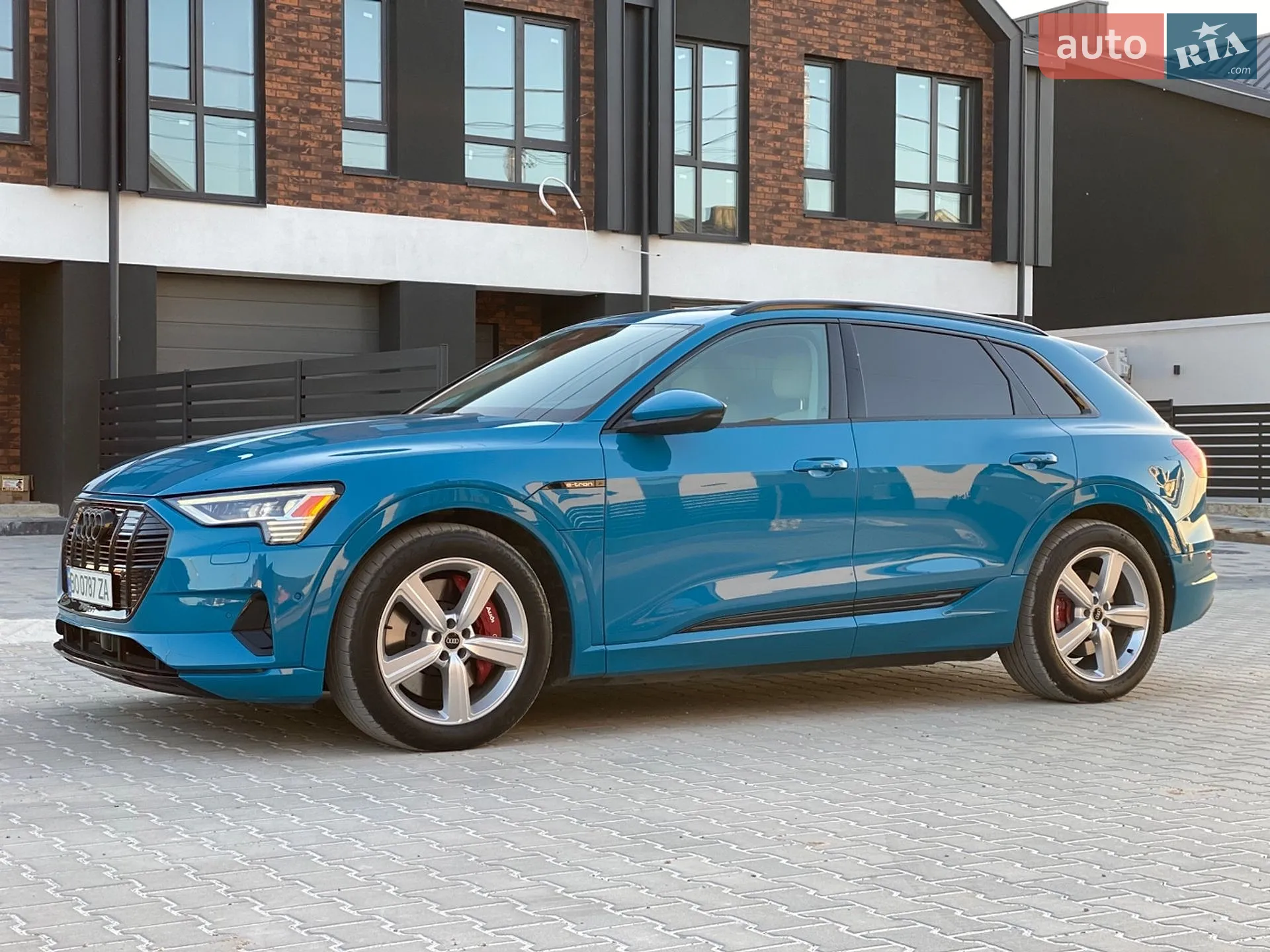 2019 Audi e-tron - мініатюра 2