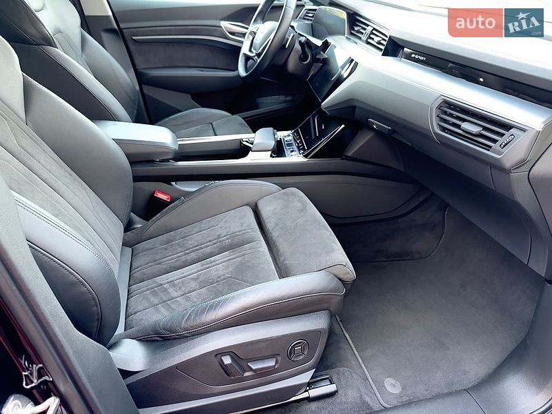 Внедорожник / Кроссовер Audi e-tron 2020 в Сваляве фото 30 Внедорожник / Кроссовер Audi e-tron 2020 в Сваляве