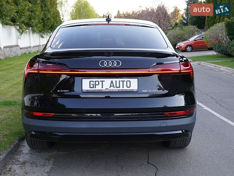 Внедорожник / Кроссовер Audi e-tron 2022 в Киеве