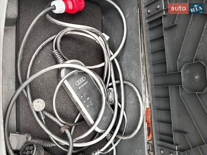 Внедорожник / Кроссовер Audi e-tron 2018 в Хмельнике