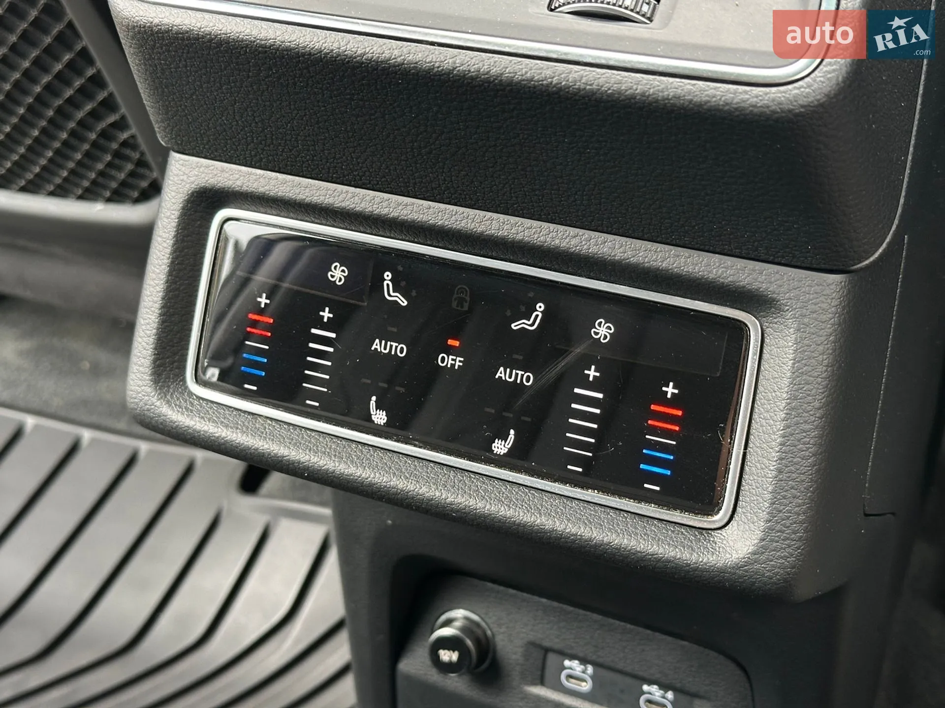2021 Audi e-tron - мініатюра 21