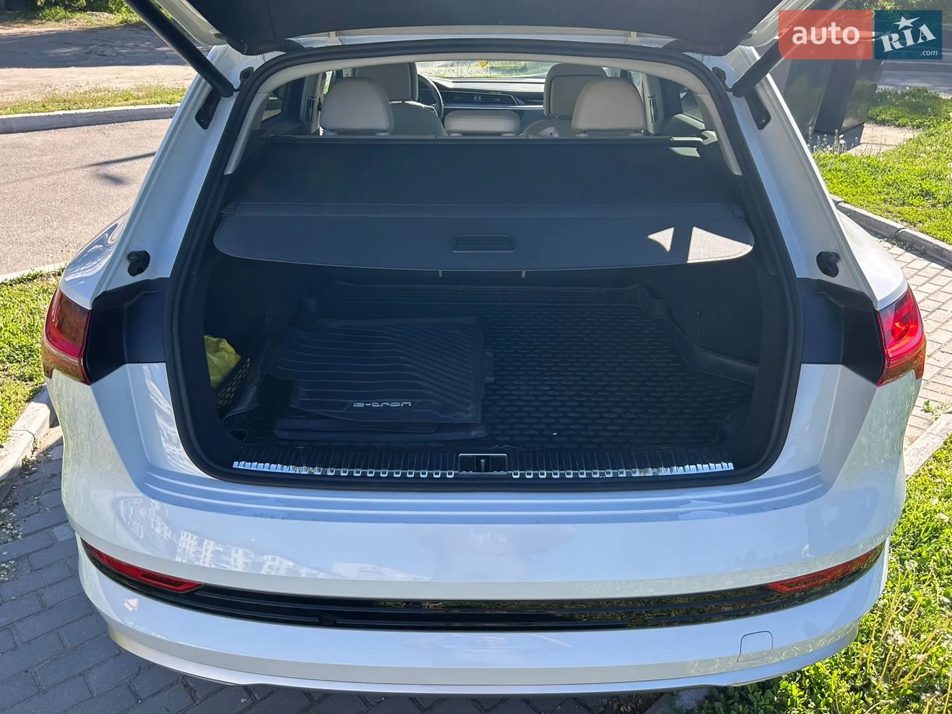 2019 Audi e-tron - мініатюра 12