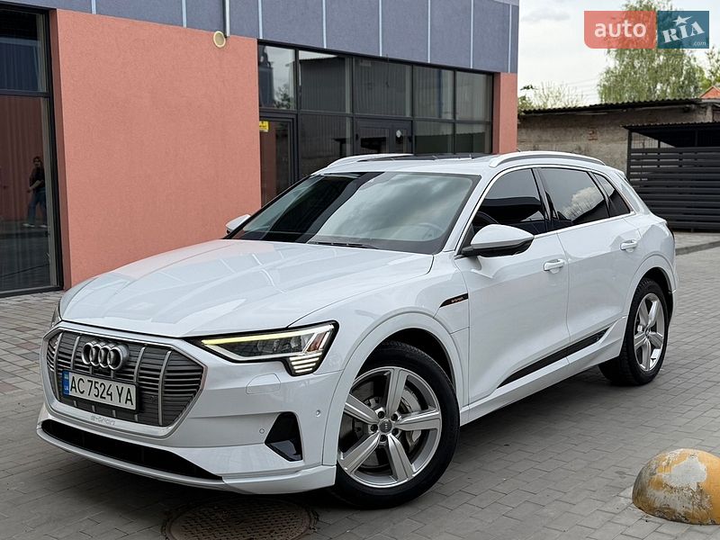 Позашляховик / Кросовер Audi e-tron 2019 в Володимирі