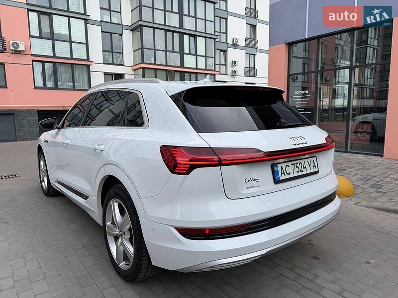 Позашляховик / Кросовер Audi e-tron 2019 в Володимирі