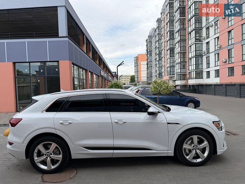 Позашляховик / Кросовер Audi e-tron 2019 в Володимирі