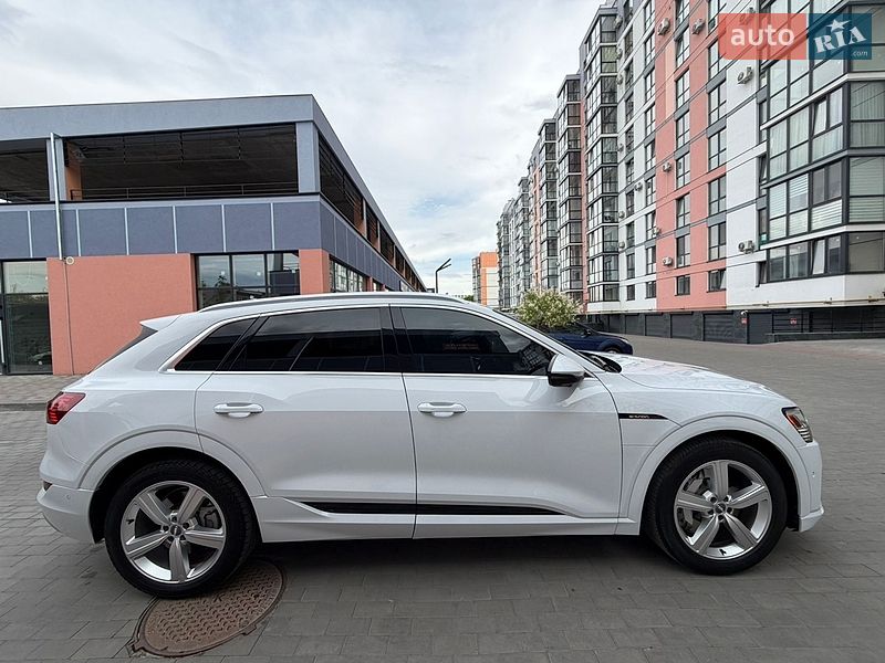 Позашляховик / Кросовер Audi e-tron 2019 в Володимирі