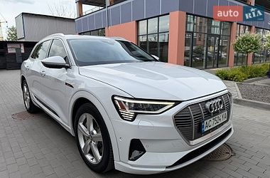 Позашляховик / Кросовер Audi e-tron 2019 в Володимирі