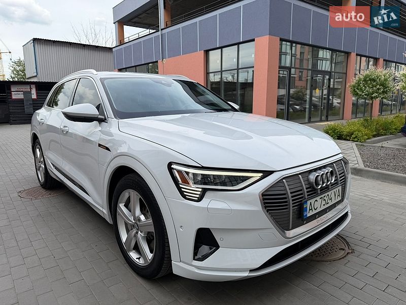 Позашляховик / Кросовер Audi e-tron 2019 в Володимирі