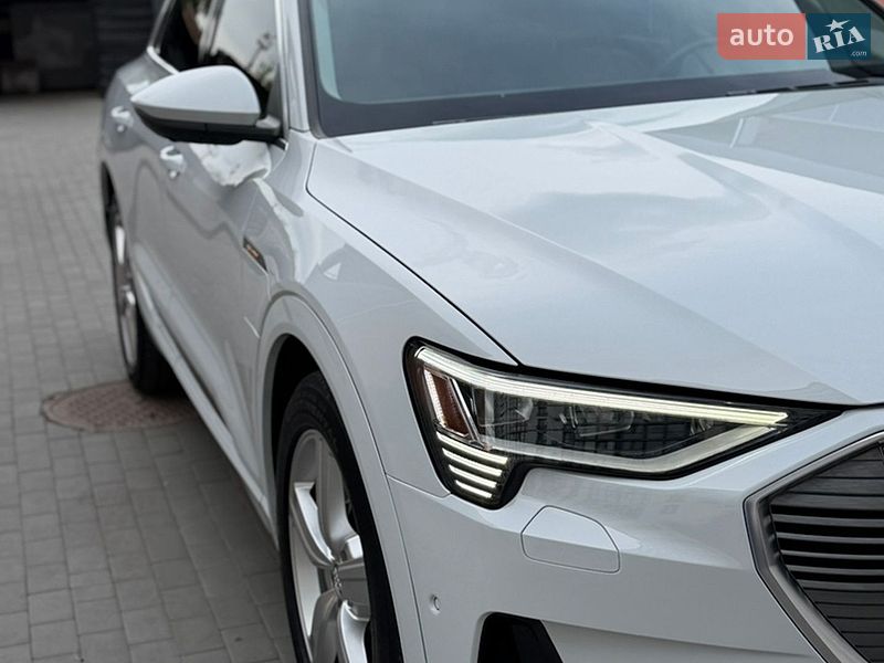 Позашляховик / Кросовер Audi e-tron 2019 в Володимирі