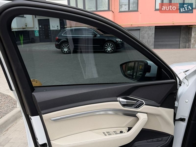 Позашляховик / Кросовер Audi e-tron 2019 в Володимирі
