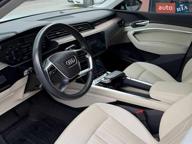 Позашляховик / Кросовер Audi e-tron 2019 в Володимирі