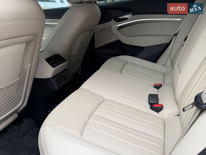 Позашляховик / Кросовер Audi e-tron 2019 в Володимирі