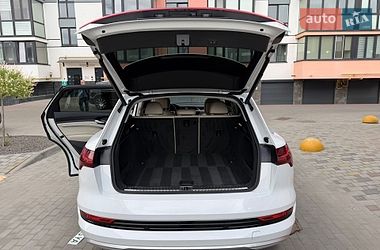 Позашляховик / Кросовер Audi e-tron 2019 в Володимирі