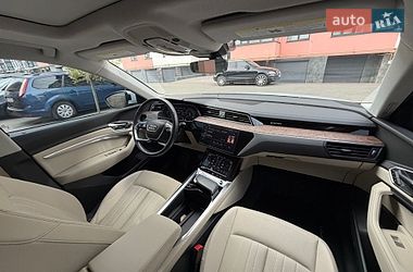 Позашляховик / Кросовер Audi e-tron 2019 в Володимирі