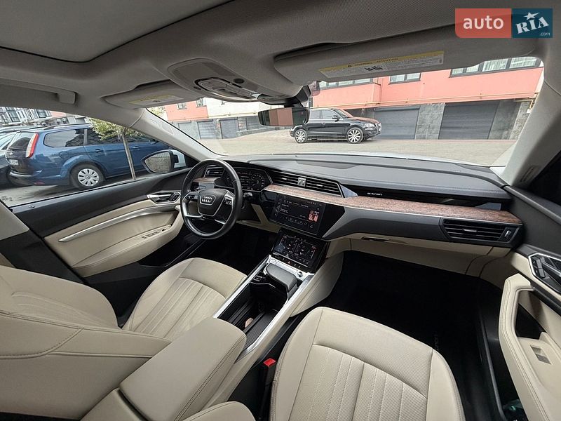 Позашляховик / Кросовер Audi e-tron 2019 в Володимирі