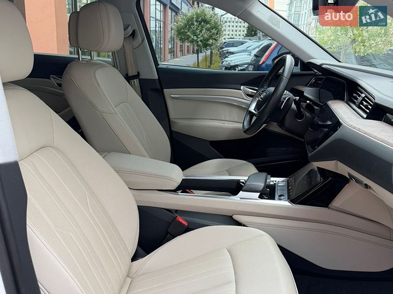 Позашляховик / Кросовер Audi e-tron 2019 в Володимирі