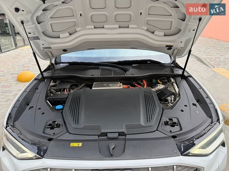Позашляховик / Кросовер Audi e-tron 2019 в Володимирі