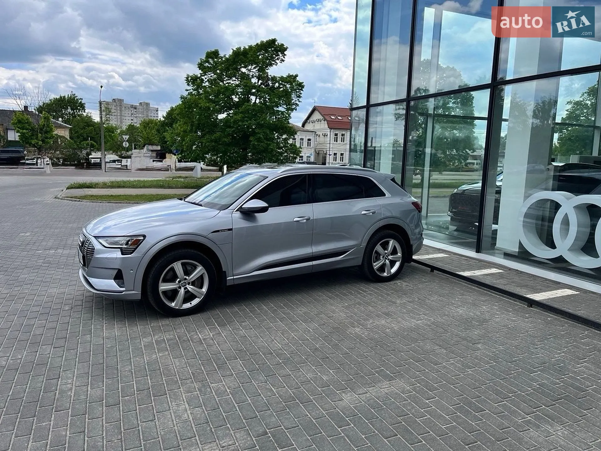 2019 Audi e-tron - мініатюра 2