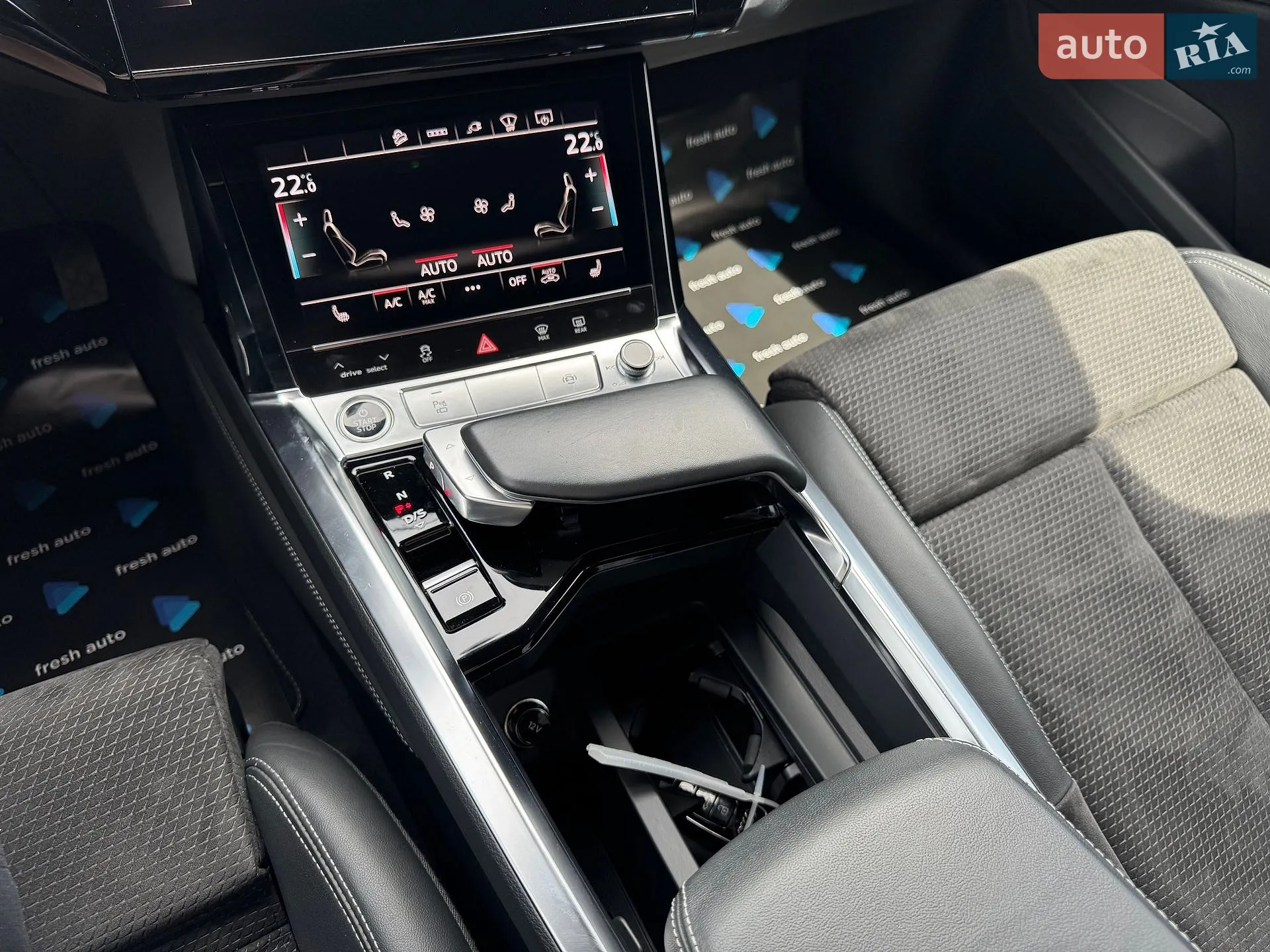 2021 Audi e-tron - мініатюра 27