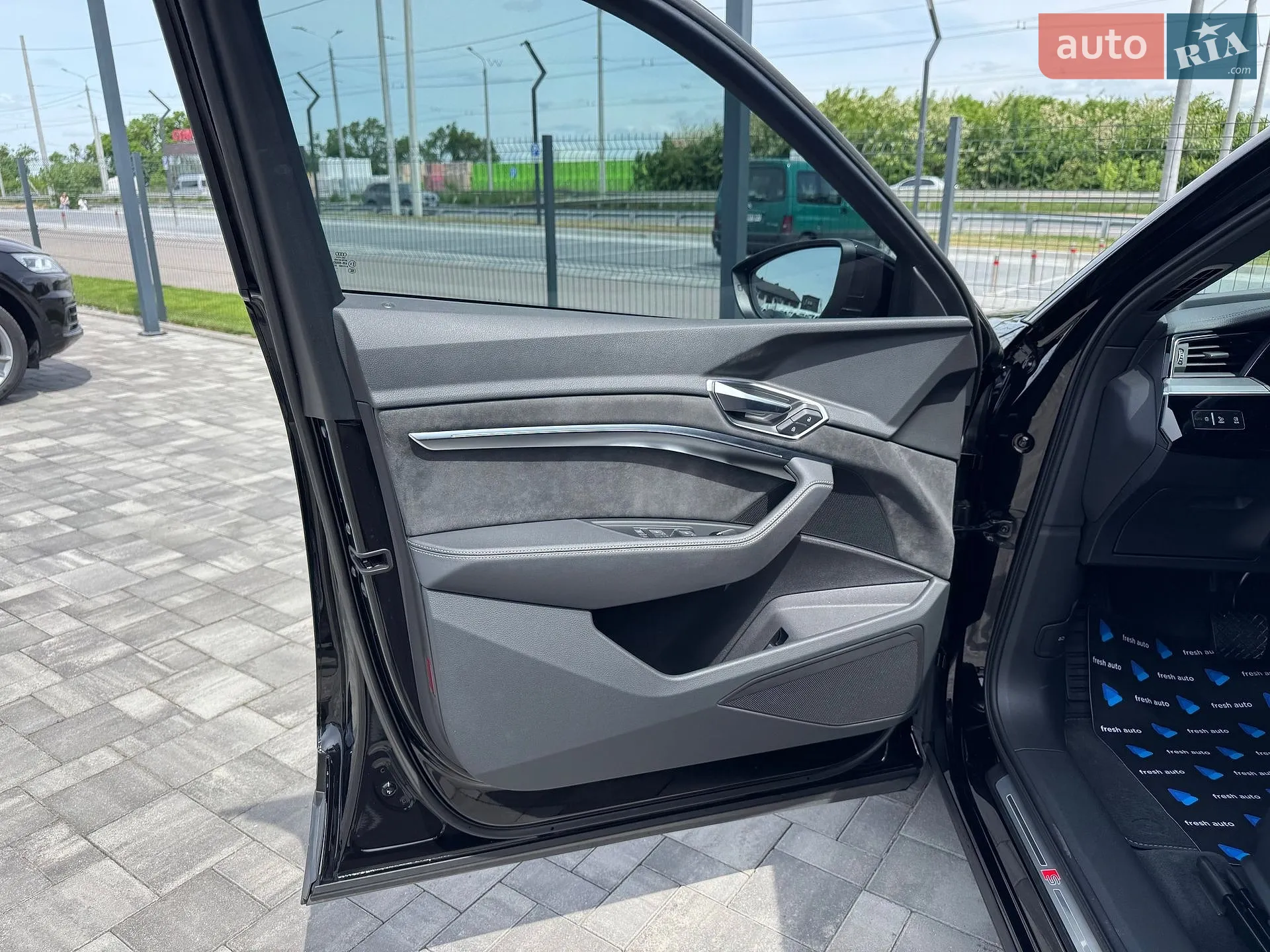2021 Audi e-tron - мініатюра 13