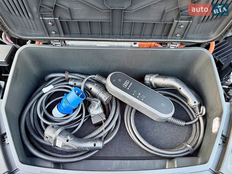 Позашляховик / Кросовер Audi e-tron 2022 в Рівному