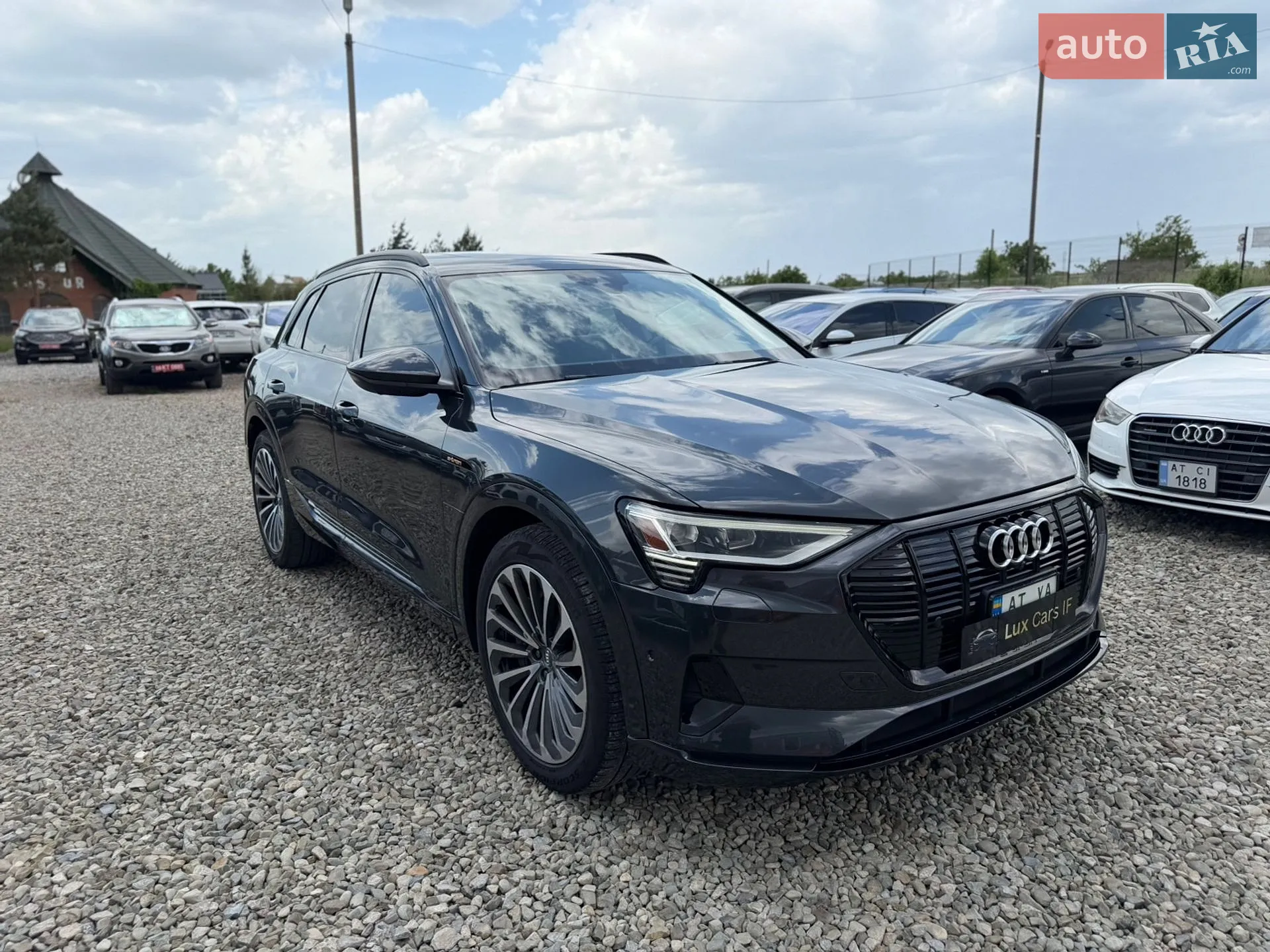 2020 Audi e-tron - мініатюра 2