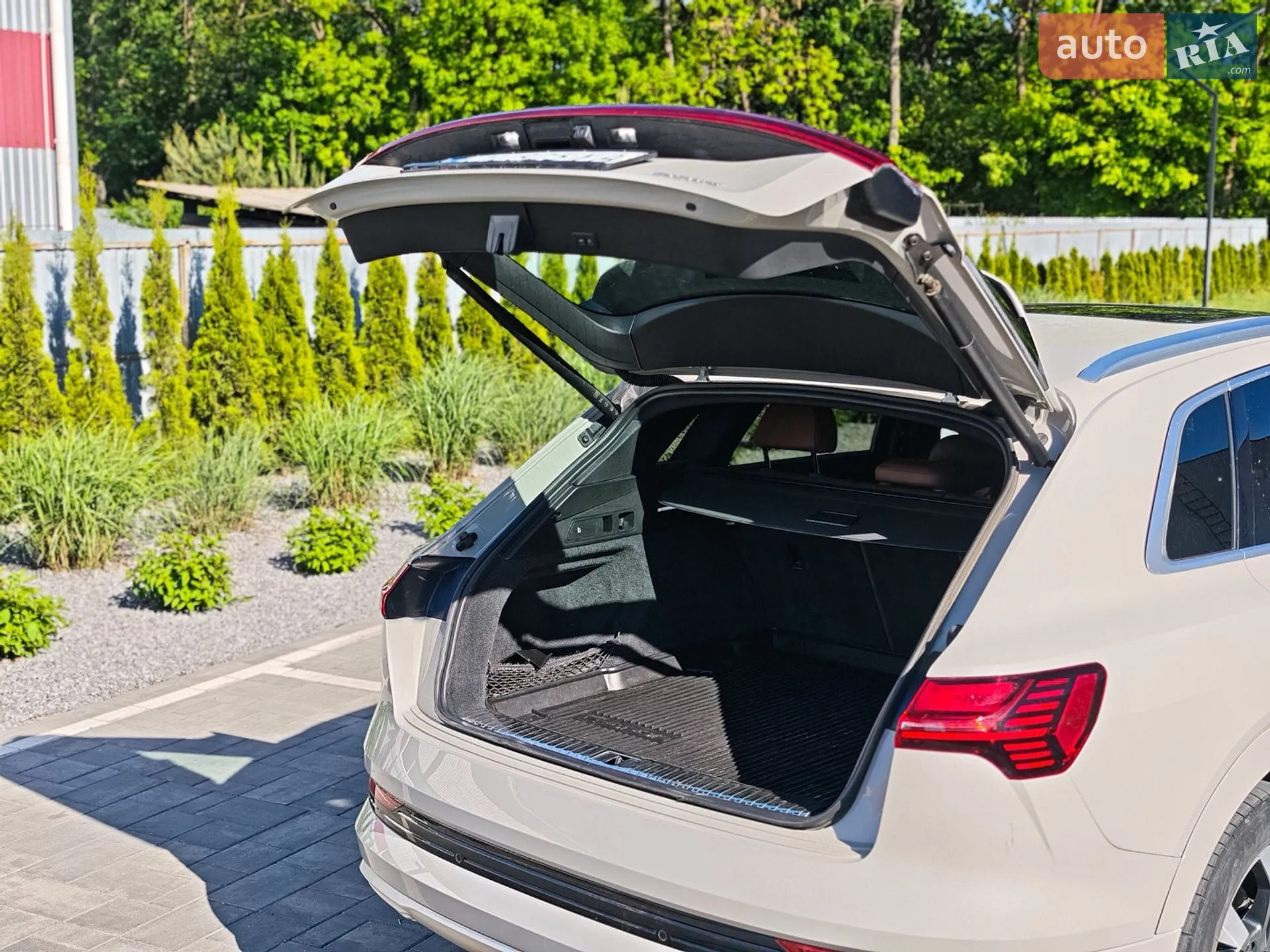 2021 Audi e-tron - мініатюра 14