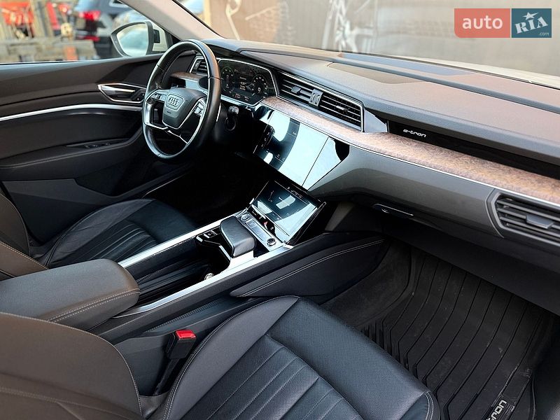 Внедорожник / Кроссовер Audi e-tron 2019 в Львове