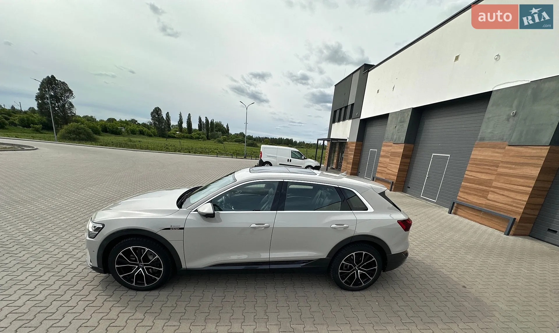 2020 Audi e-tron - мініатюра 4