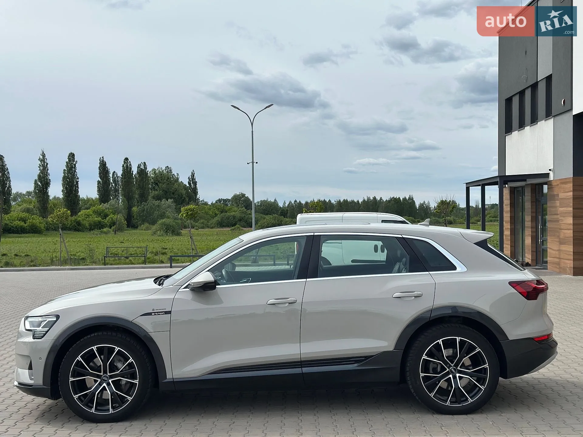 2020 Audi e-tron - мініатюра 11