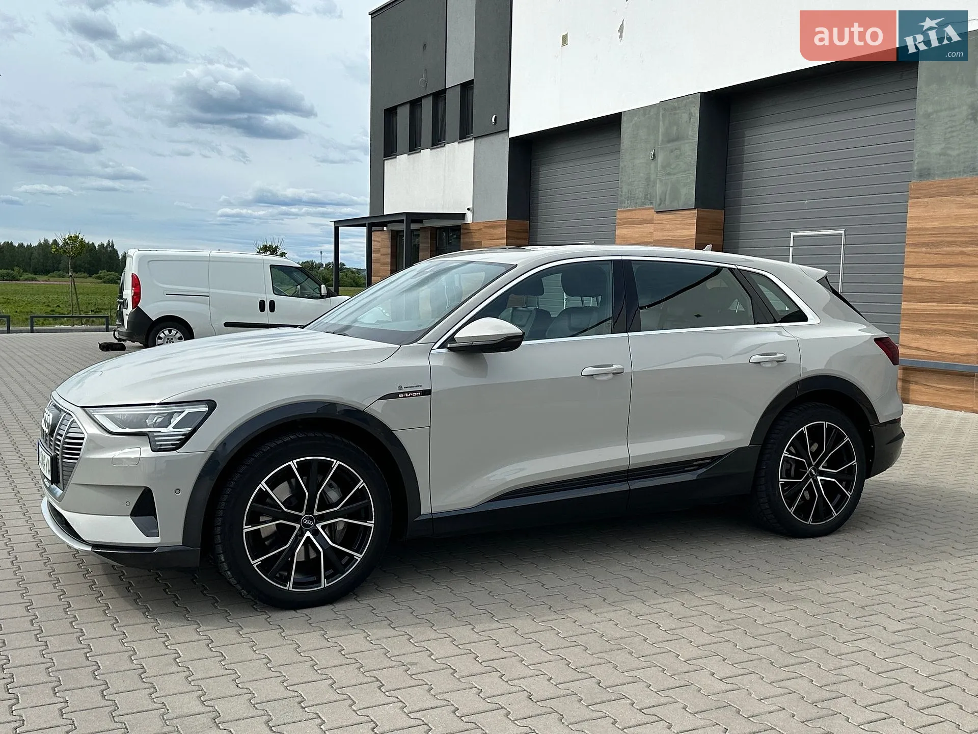 2020 Audi e-tron - мініатюра 13