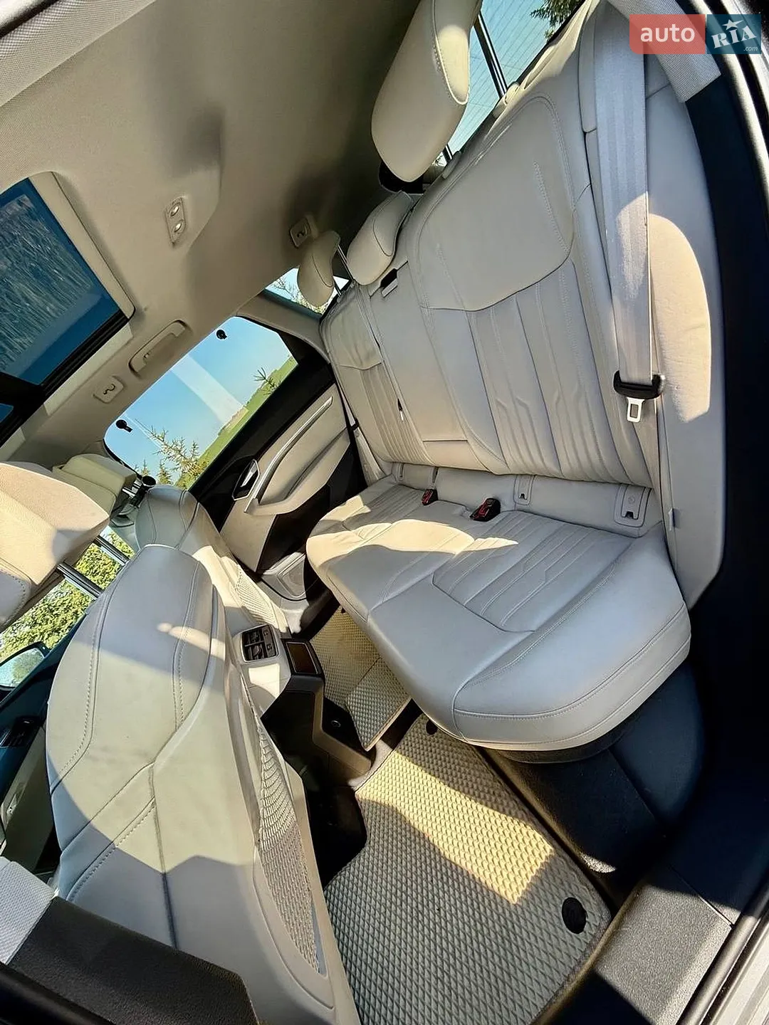 Audi e-tron 2019 VIN WAUZZZGE6KB013424 фото оголошення 10 з 39