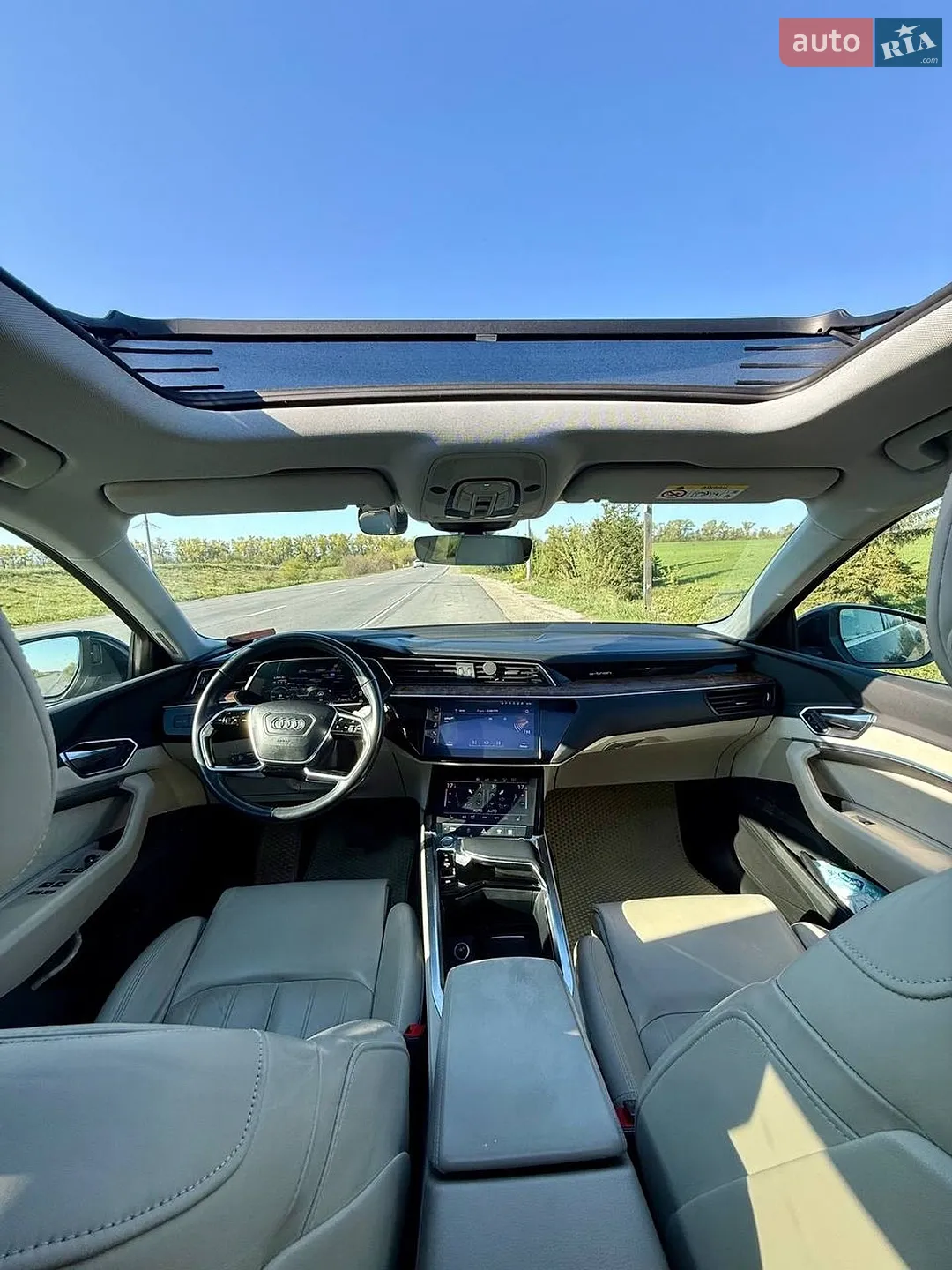 Audi e-tron 2019 VIN WAUZZZGE6KB013424 фото оголошення 13 з 39