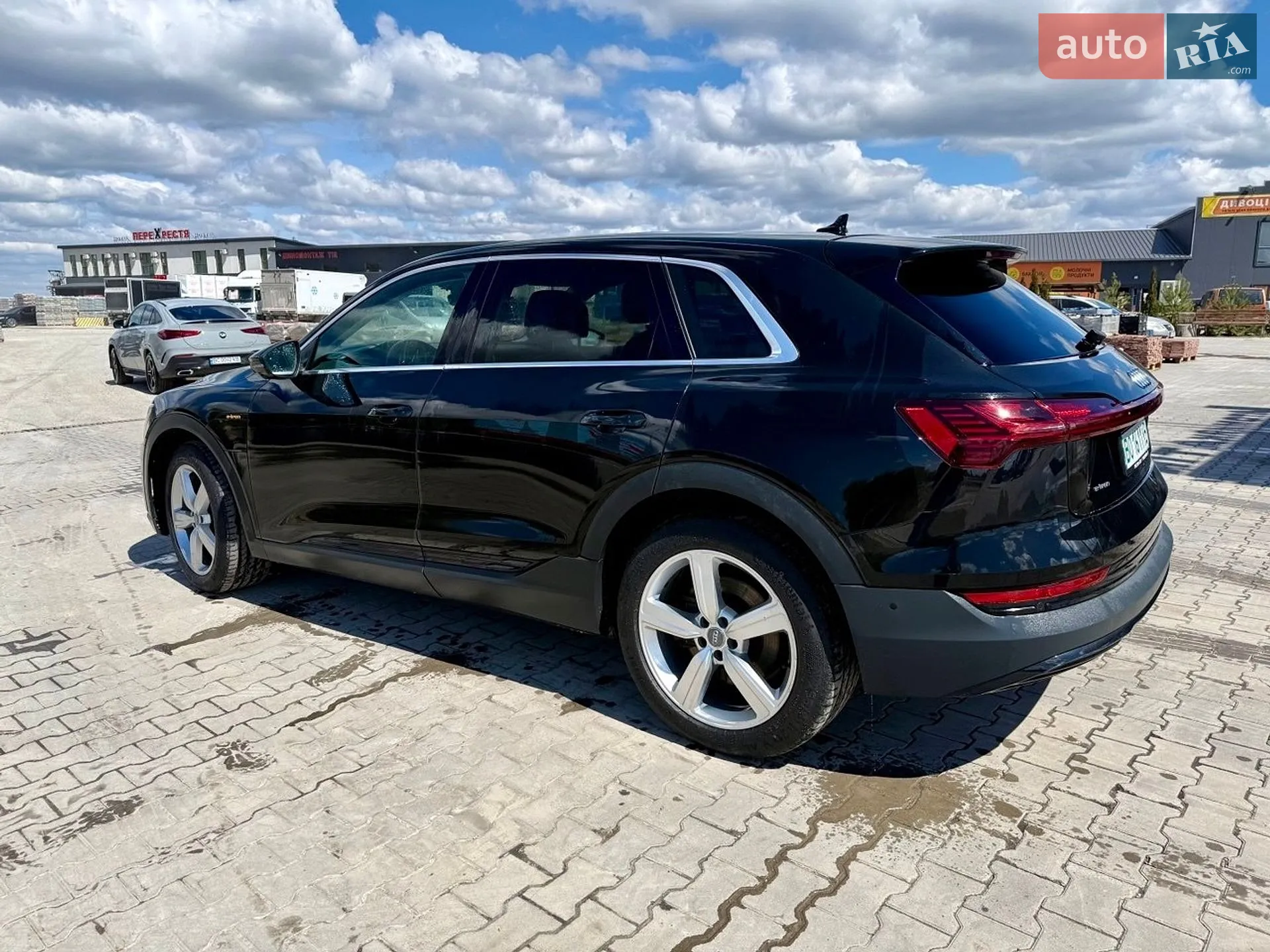 Audi e-tron 2019 VIN WAUZZZGE6KB013424 фото оголошення 31 з 39
