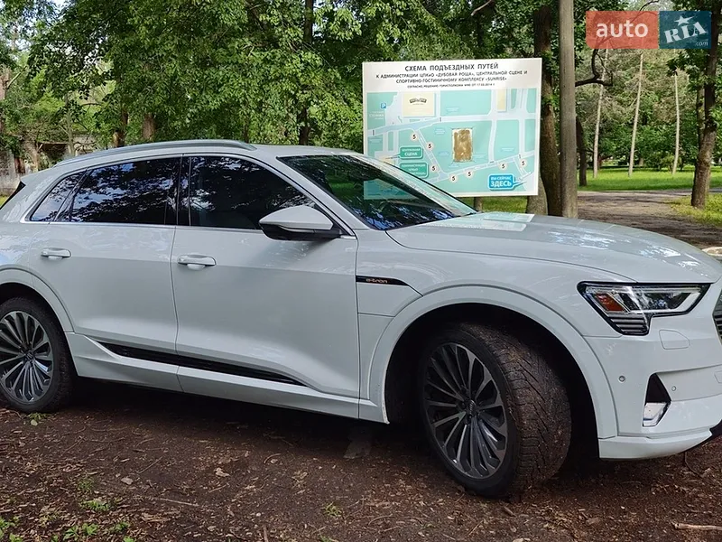 Audi e-tron 2019 VIN WA1VABGE3KB011317 фото оголошення 11 з 52