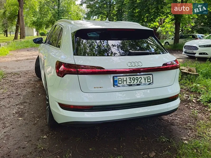 Audi e-tron 2019 VIN WA1VABGE3KB011317 фото оголошення 6 з 52